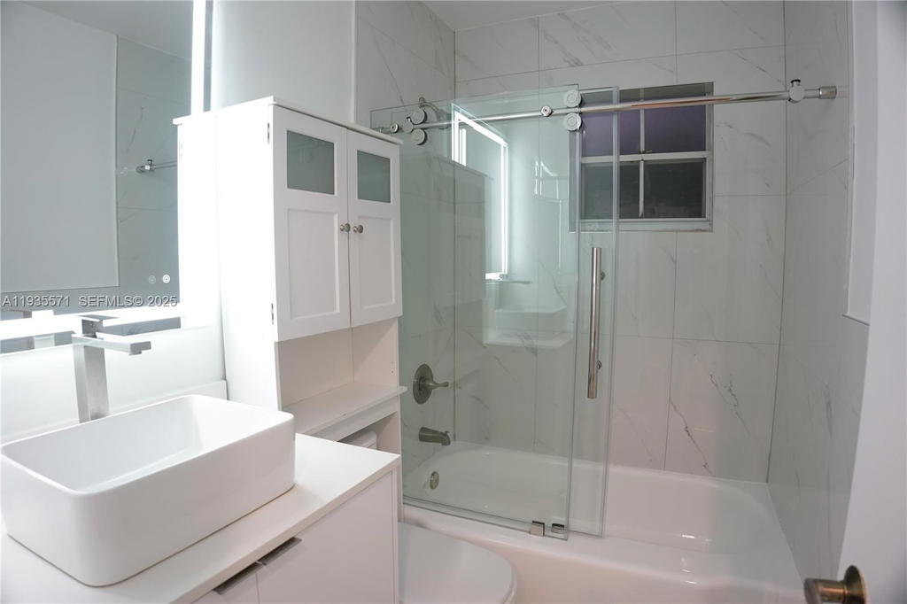 Real estate property located at 5141 101st Pl, Miami-dade, Village Of Doral Lakes, Doral, FL