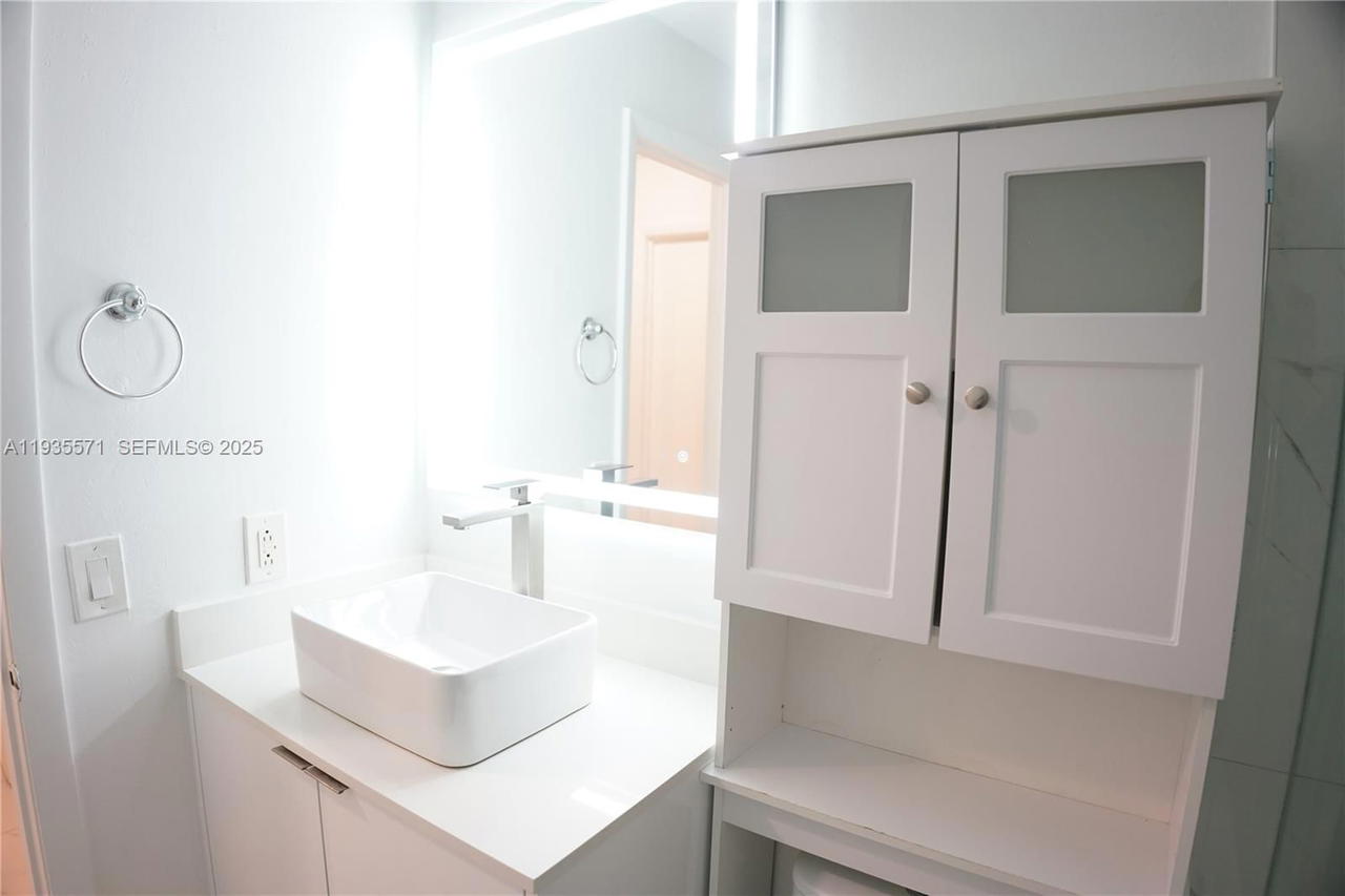 Real estate property located at 5141 101st Pl, Miami-dade, Village Of Doral Lakes, Doral, FL