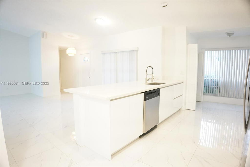 Real estate property located at 5141 101st Pl, Miami-dade, Village Of Doral Lakes, Doral, FL