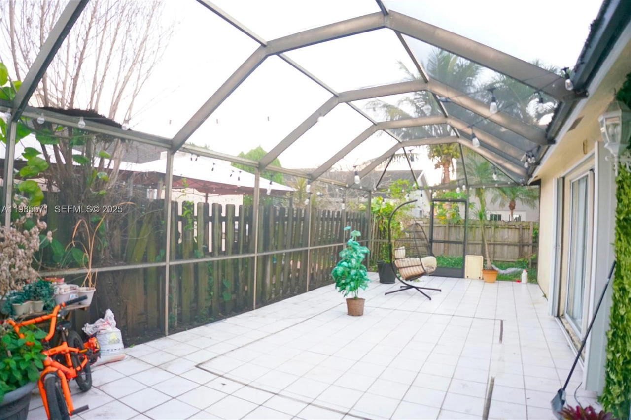 Real estate property located at 5141 101st Pl, Miami-dade, Village Of Doral Lakes, Doral, FL