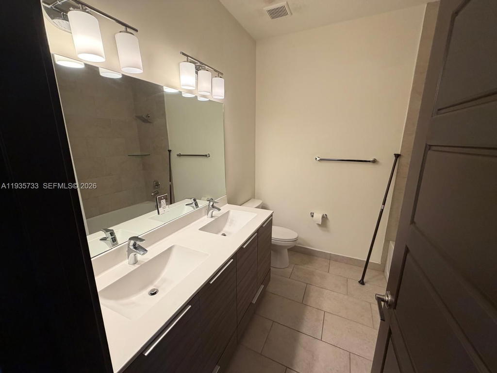 Real estate property located at 9143 161st St #9143, Miami-dade, Dunnwoody Lake, Miami Lakes, FL