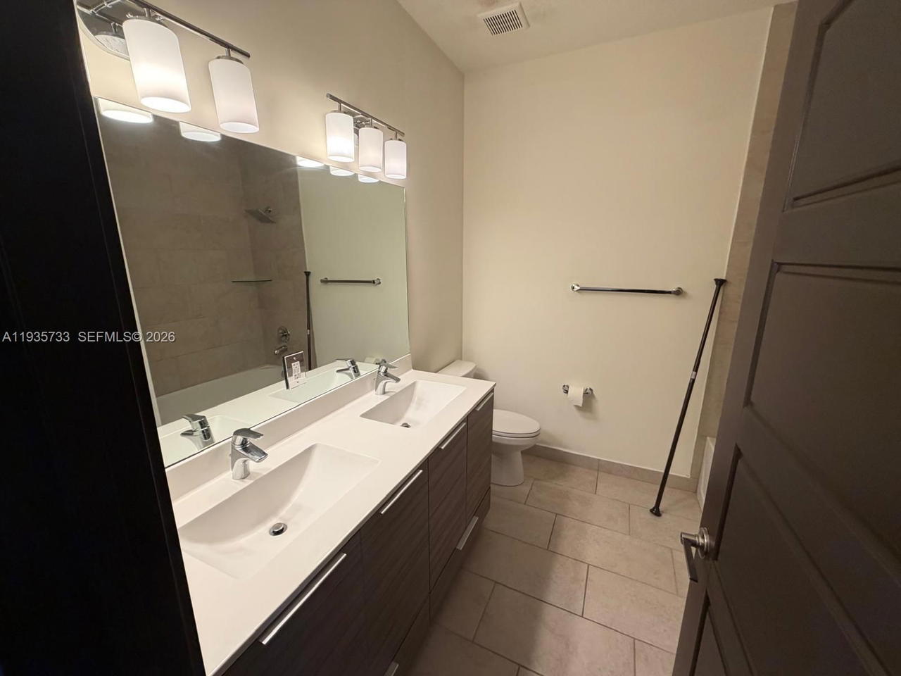 Real estate property located at 9143 161st St #9143, Miami-dade, Dunnwoody Lake, Miami Lakes, FL