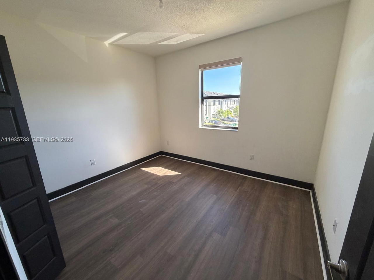 Real estate property located at 9143 161st St #9143, Miami-dade, Dunnwoody Lake, Miami Lakes, FL