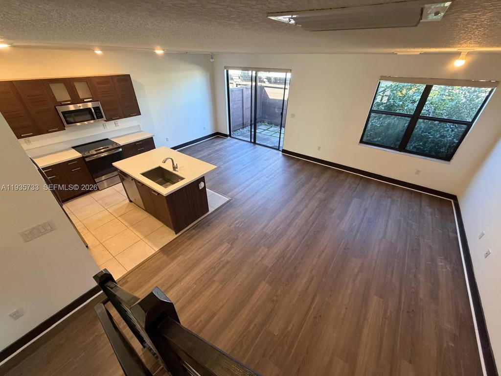 Real estate property located at 9143 161st St #9143, Miami-dade, Dunnwoody Lake, Miami Lakes, FL