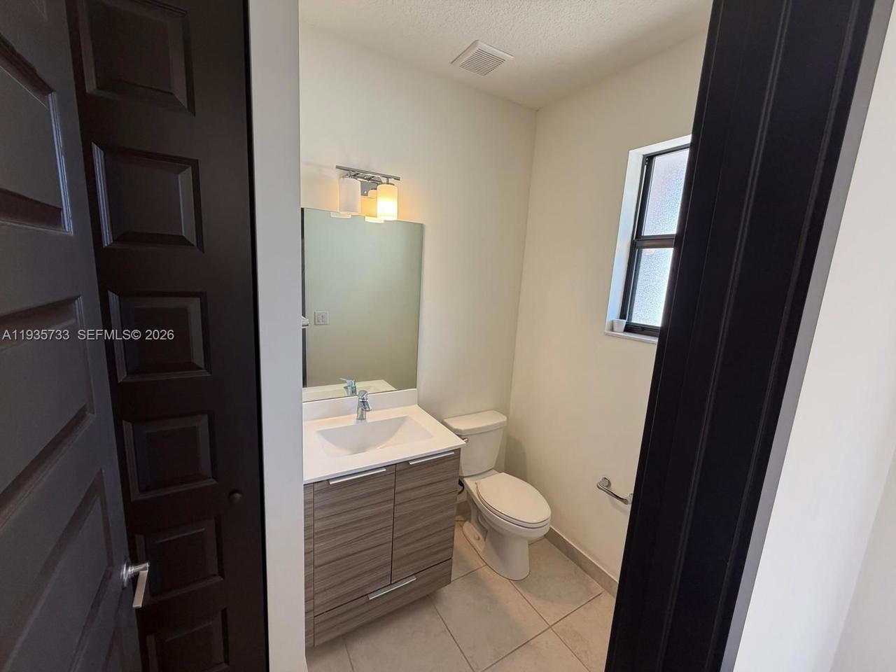 Real estate property located at 9143 161st St #9143, Miami-dade, Dunnwoody Lake, Miami Lakes, FL