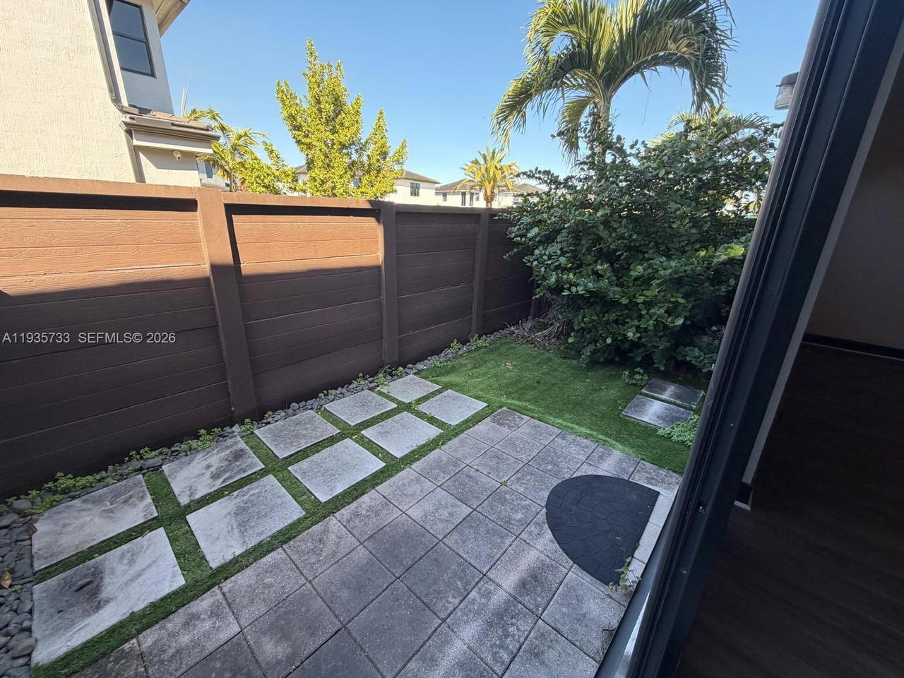 Real estate property located at 9143 161st St #9143, Miami-dade, Dunnwoody Lake, Miami Lakes, FL