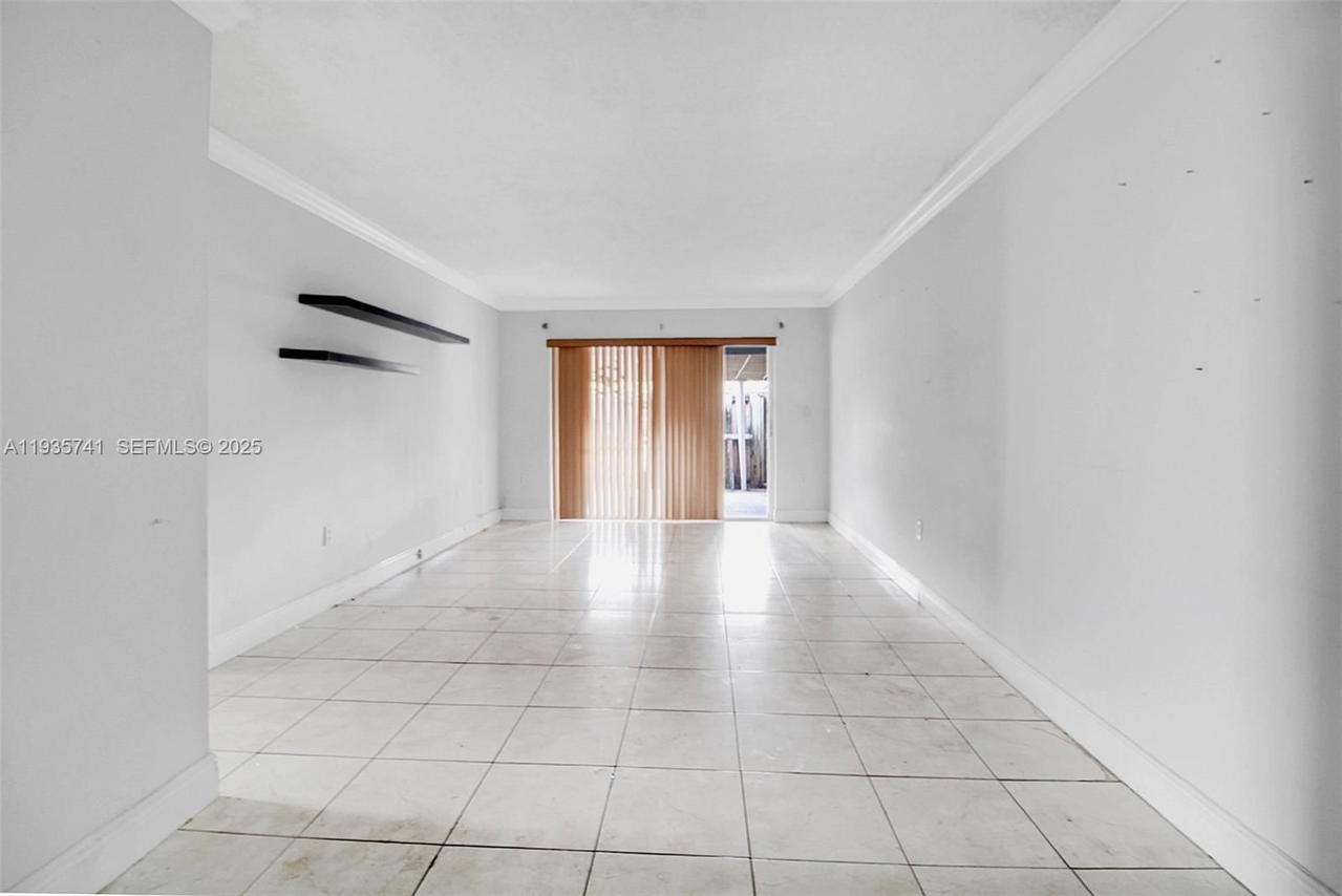 Real estate property located at 6195 18th Ave G125, Miami-dade, Los Suenos Condo, Hialeah, FL