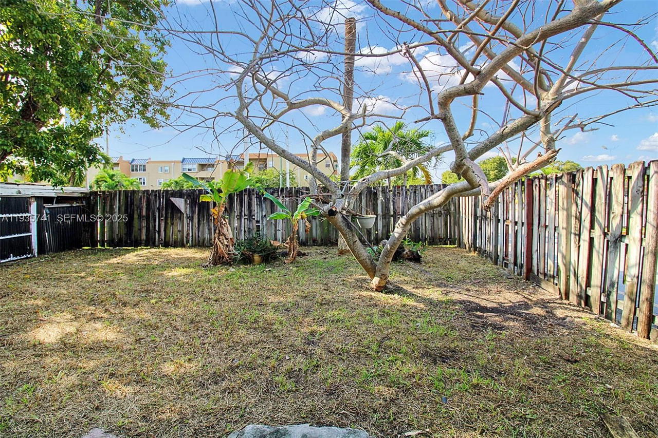 Real estate property located at 6195 18th Ave G125, Miami-dade, Los Suenos Condo, Hialeah, FL