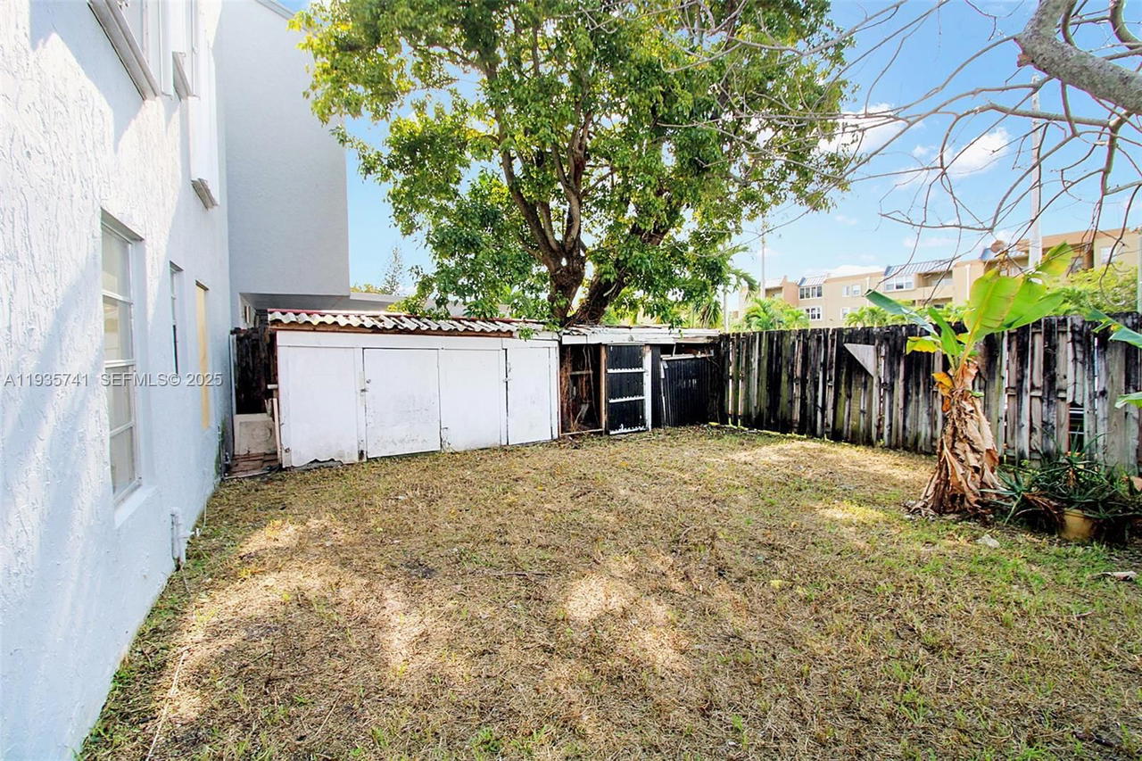 Real estate property located at 6195 18th Ave G125, Miami-dade, Los Suenos Condo, Hialeah, FL