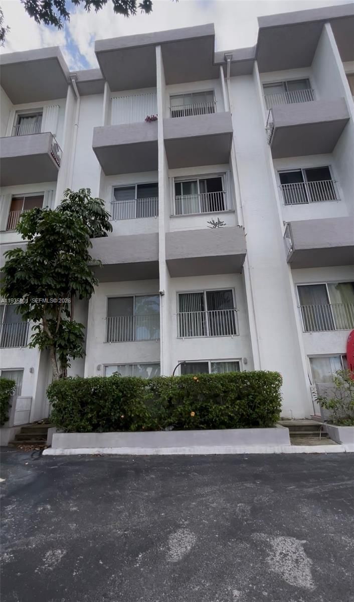 Real estate property located at 7801 4th Ct #312, Miami-dade, Riverview Village Condo, Miami, FL