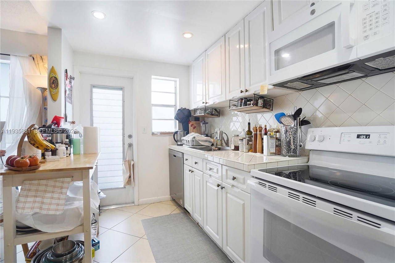 Real estate property located at 1340 Lincoln Rd #807, Miami-dade, Golden House Condo, Miami Beach, FL