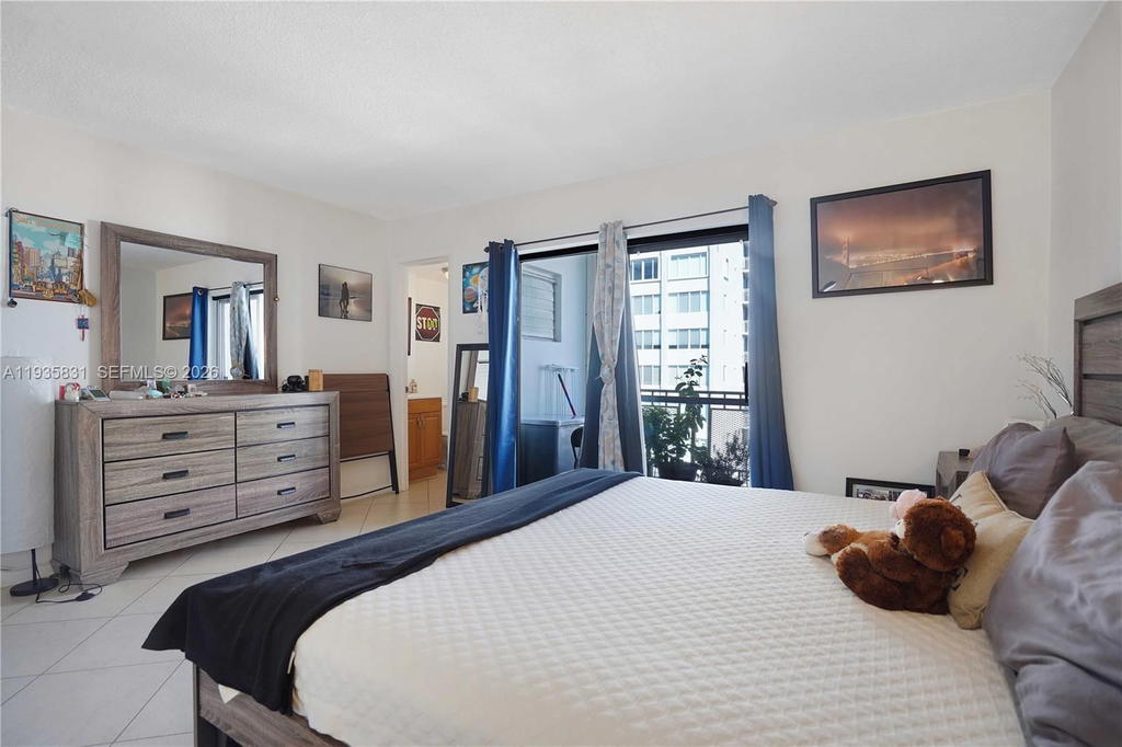 Real estate property located at 1340 Lincoln Rd #807, Miami-dade, Golden House Condo, Miami Beach, FL