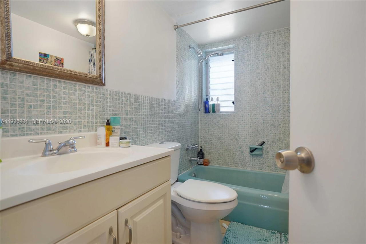 Real estate property located at 1340 Lincoln Rd #807, Miami-dade, Golden House Condo, Miami Beach, FL