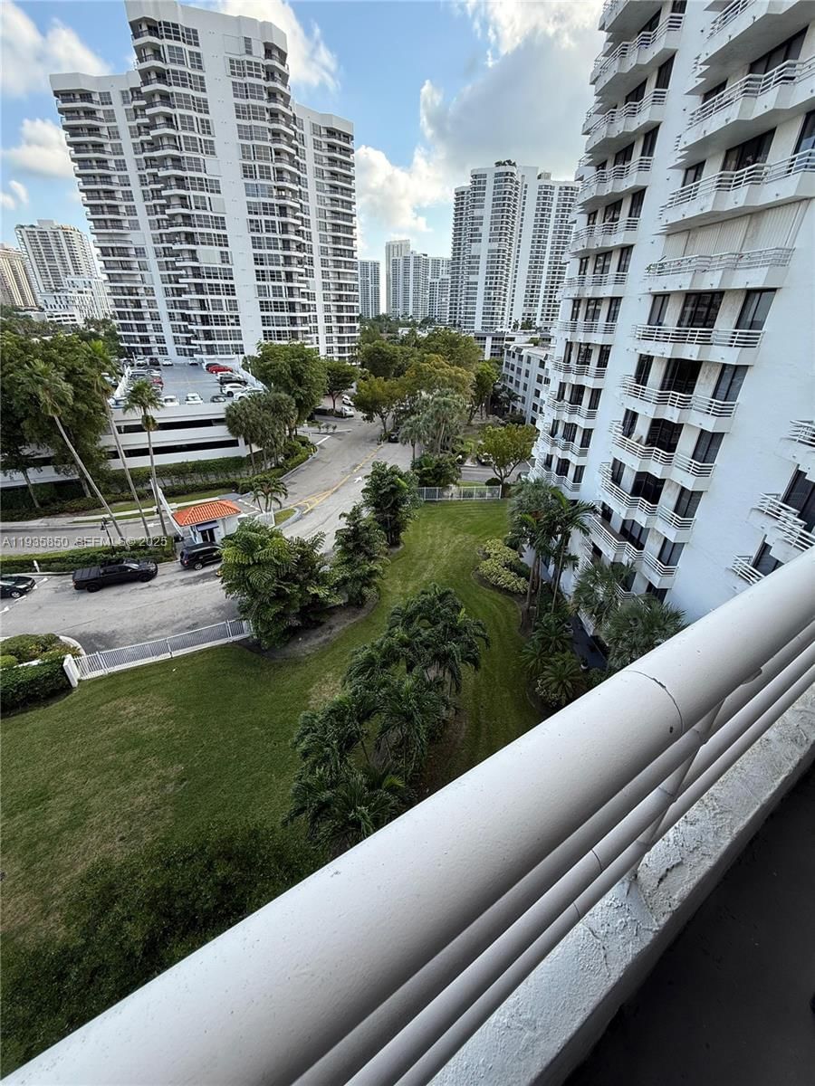 Real estate property located at 3300 192nd St #808, Miami-dade, Parc Central Aventura East, Aventura, FL