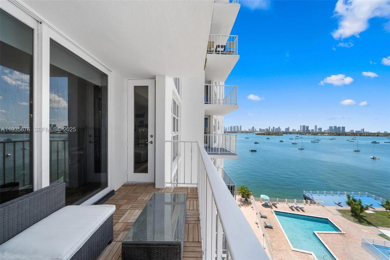 Real estate property located at 1228 West Ave #704, Miami-dade, Bayview Terr Condo, Miami Beach, FL