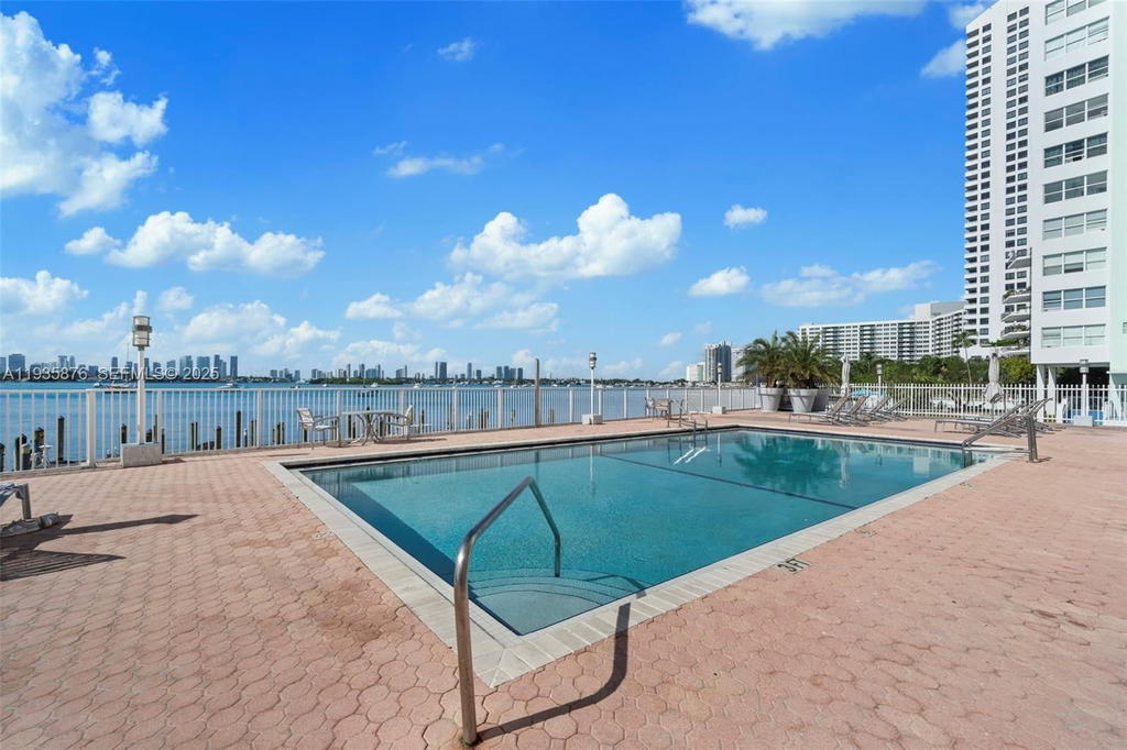 Real estate property located at 1228 West Ave #704, Miami-dade, Bayview Terr Condo, Miami Beach, FL
