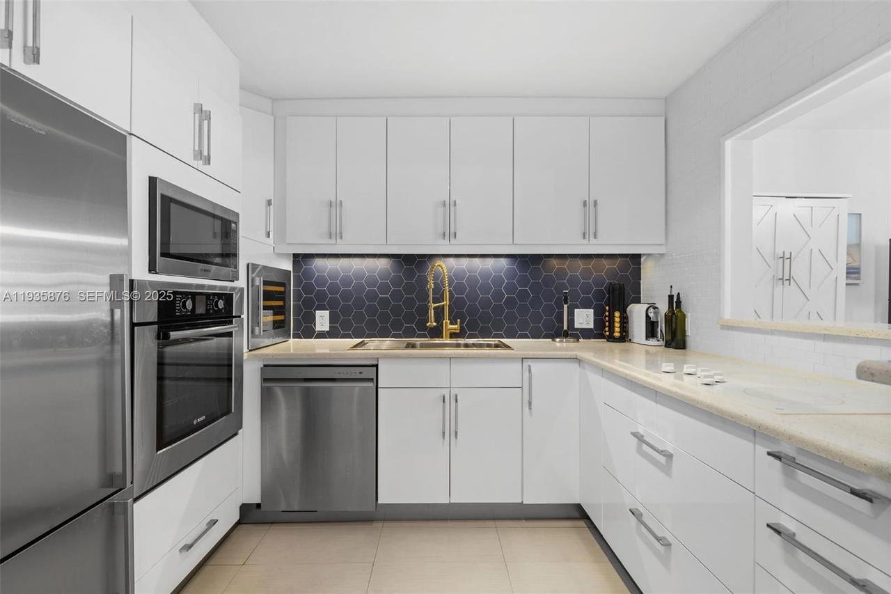 Real estate property located at 1228 West Ave #704, Miami-dade, Bayview Terr Condo, Miami Beach, FL