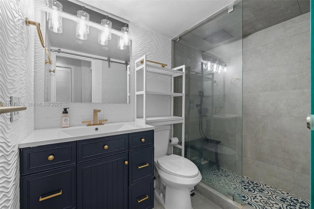 Real estate property located at 1228 West Ave #704, Miami-dade, Bayview Terr Condo, Miami Beach, FL