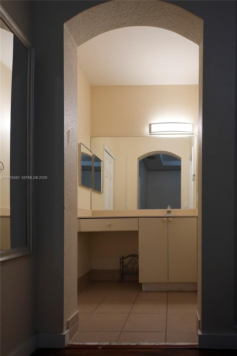 Real estate property located at 10775 84th St #4-31, Miami-dade, Leeward At Islands At Dor, Doral, FL