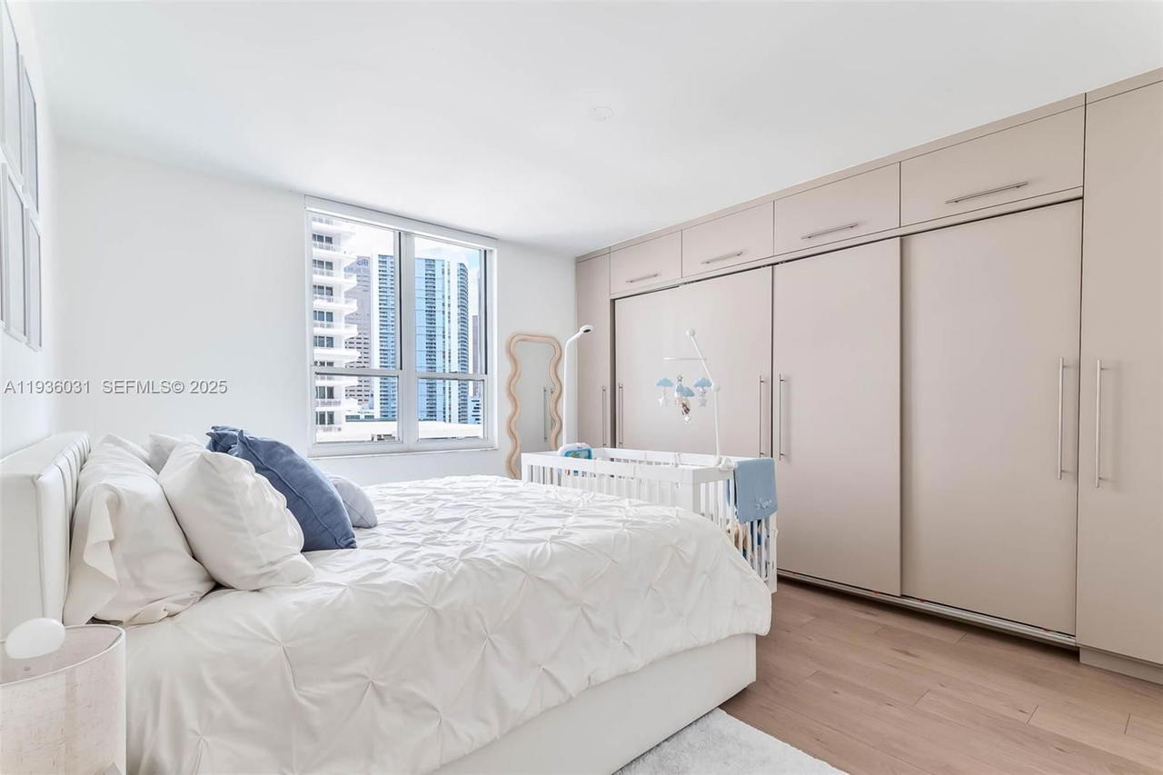 Real estate property located at 701 Brickell Key Blvd #808, Miami-dade, Courvoisier Courts Condo, Miami, FL