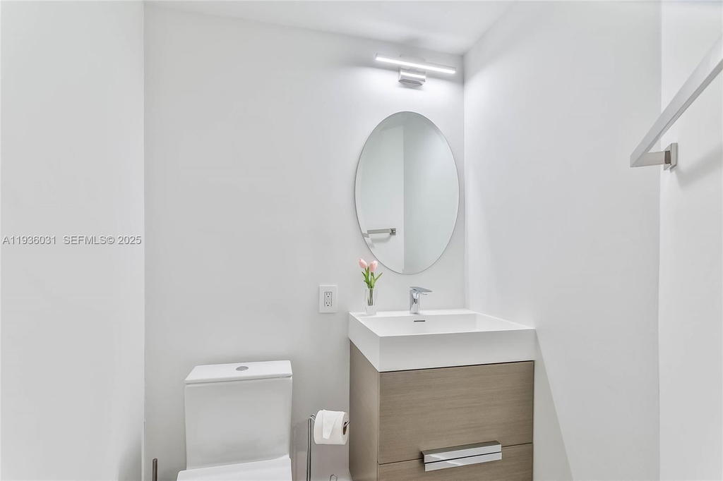 Real estate property located at 701 Brickell Key Blvd #808, Miami-dade, Courvoisier Courts Condo, Miami, FL