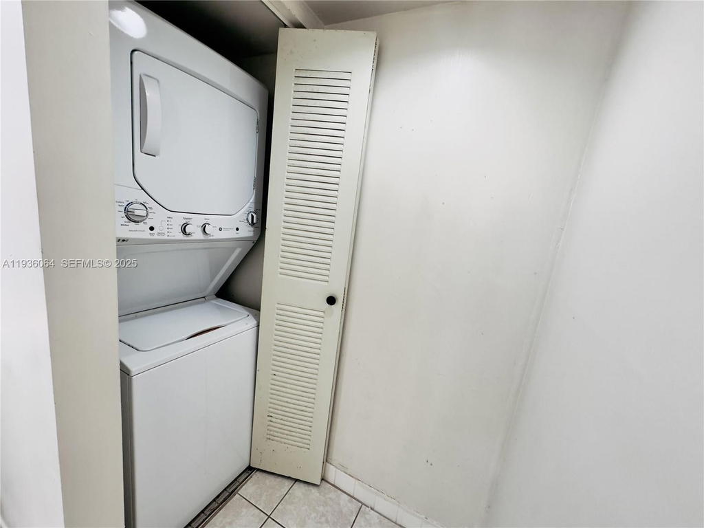 Real estate property located at 13000 15th Ct #207U, Broward, Ivanhoe East At Century V, Pembroke Pines, FL
