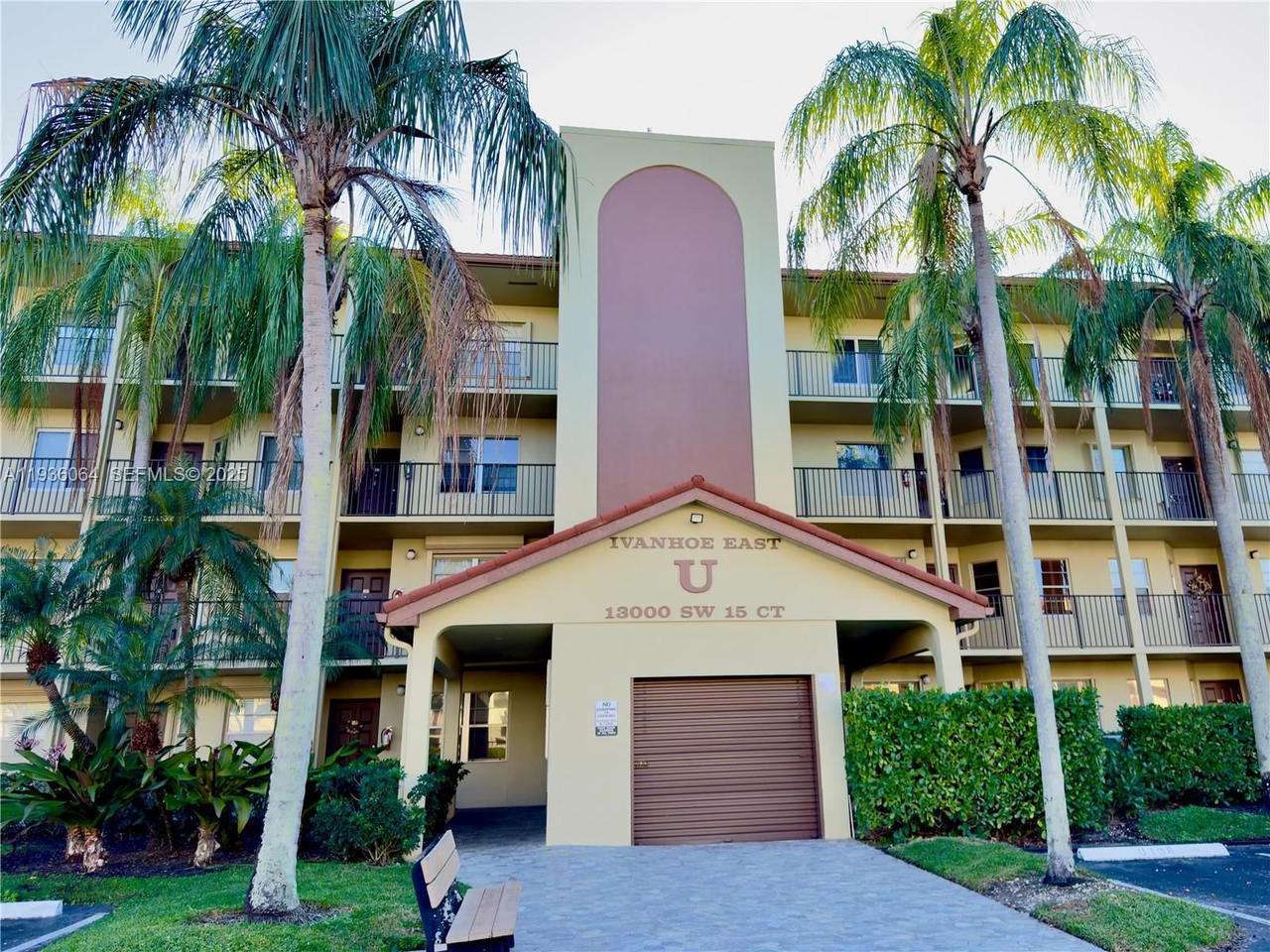 Real estate property located at 13000 15th Ct #207U, Broward, Ivanhoe East At Century V, Pembroke Pines, FL