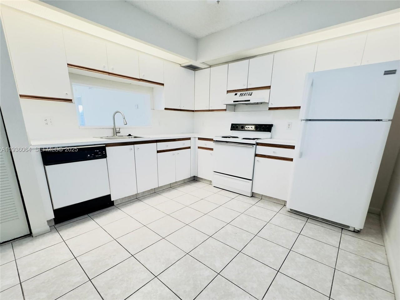 Real estate property located at 13000 15th Ct #207U, Broward, Ivanhoe East At Century V, Pembroke Pines, FL