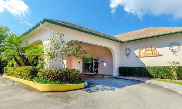 Real estate property located at 13000 15th Ct #207U, Broward, Ivanhoe East At Century V, Pembroke Pines, FL