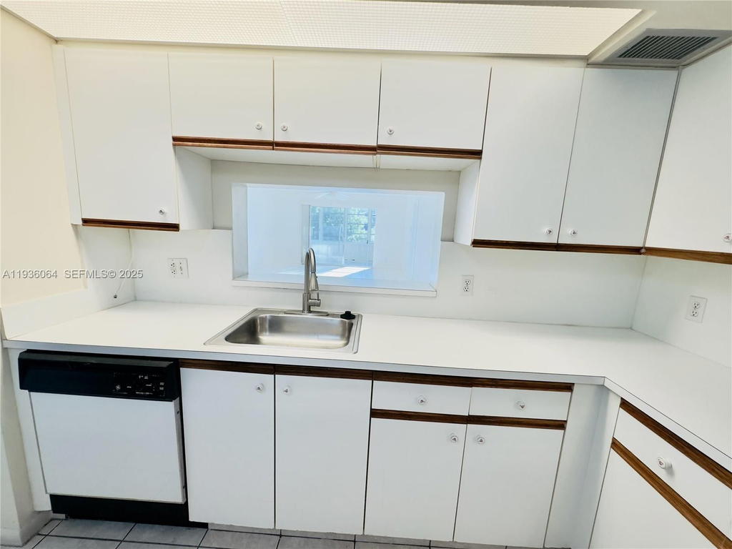 Real estate property located at 13000 15th Ct #207U, Broward, Ivanhoe East At Century V, Pembroke Pines, FL