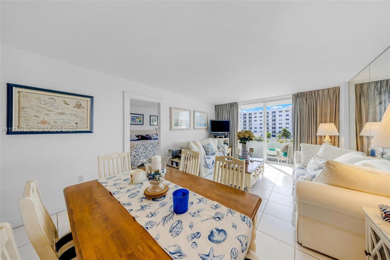 Real estate property located at 465 Ocean Dr #708, Miami-dade, Royal Atlantic Condo, Miami Beach, FL