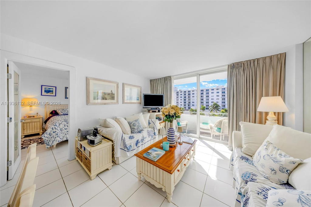 Real estate property located at 465 Ocean Dr #708, Miami-dade, Royal Atlantic Condo, Miami Beach, FL
