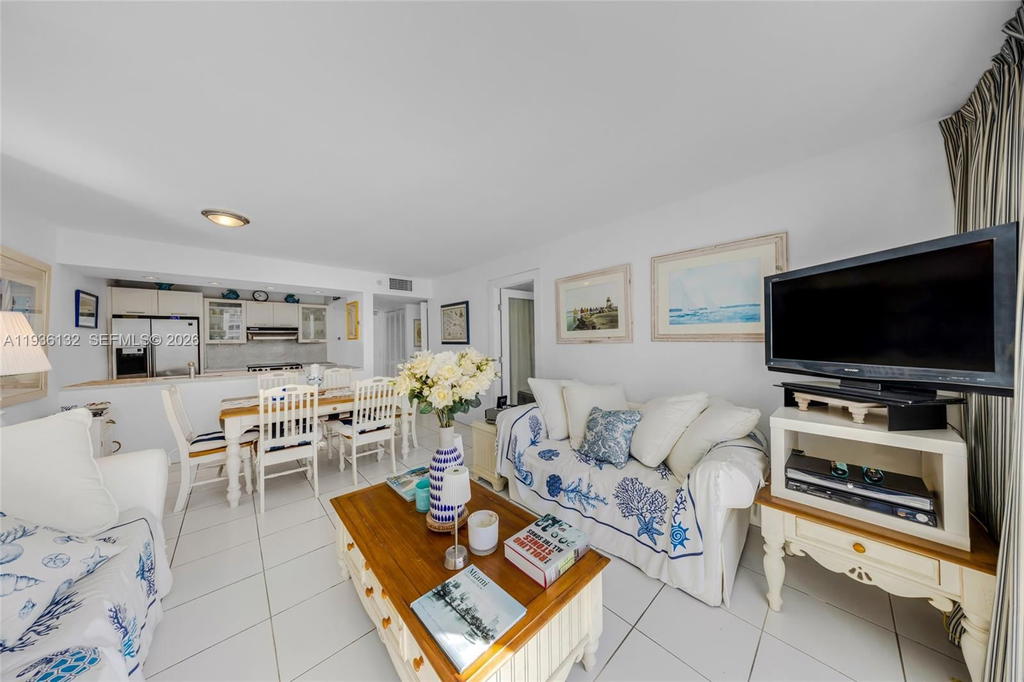 Real estate property located at 465 Ocean Dr #708, Miami-dade, Royal Atlantic Condo, Miami Beach, FL