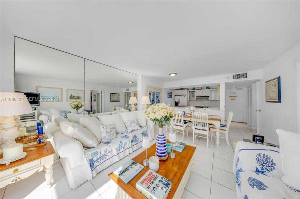 Real estate property located at 465 Ocean Dr #708, Miami-dade, Royal Atlantic Condo, Miami Beach, FL