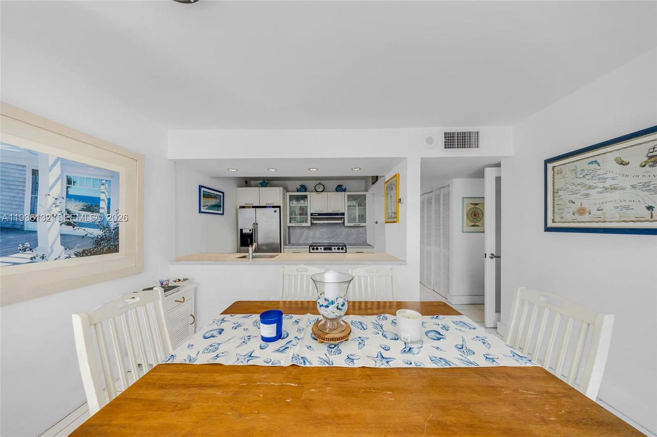 Real estate property located at 465 Ocean Dr #708, Miami-dade, Royal Atlantic Condo, Miami Beach, FL