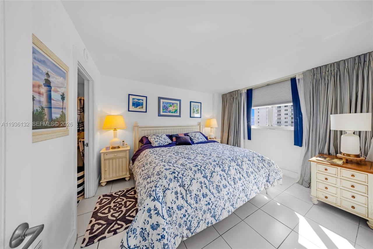 Real estate property located at 465 Ocean Dr #708, Miami-dade, Royal Atlantic Condo, Miami Beach, FL