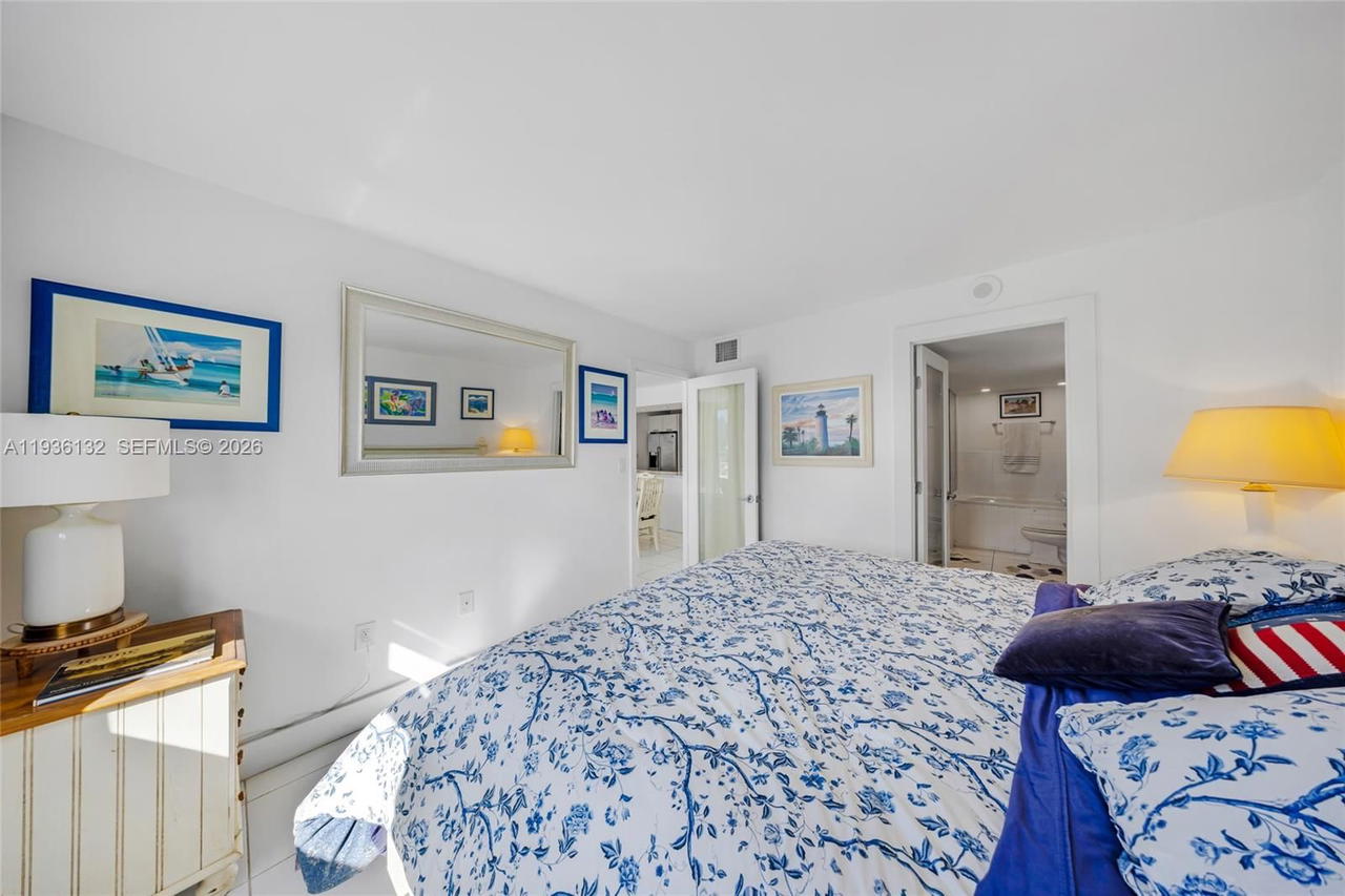 Real estate property located at 465 Ocean Dr #708, Miami-dade, Royal Atlantic Condo, Miami Beach, FL