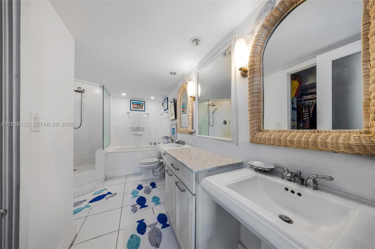 Real estate property located at 465 Ocean Dr #708, Miami-dade, Royal Atlantic Condo, Miami Beach, FL