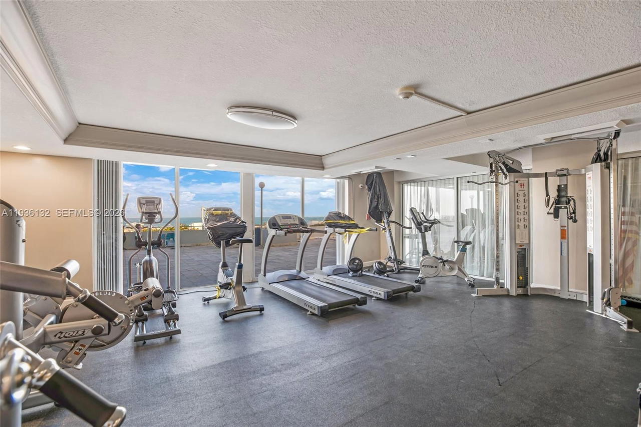 Real estate property located at 465 Ocean Dr #708, Miami-dade, Royal Atlantic Condo, Miami Beach, FL