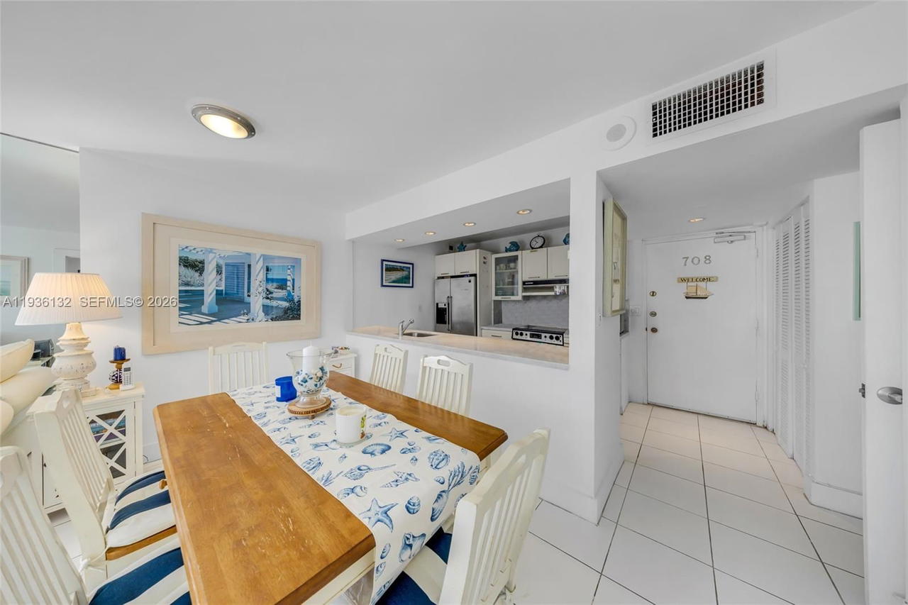 Real estate property located at 465 Ocean Dr #708, Miami-dade, Royal Atlantic Condo, Miami Beach, FL