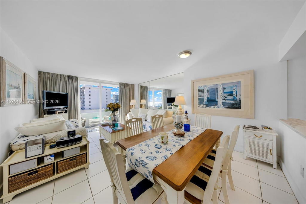 Real estate property located at 465 Ocean Dr #708, Miami-dade, Royal Atlantic Condo, Miami Beach, FL