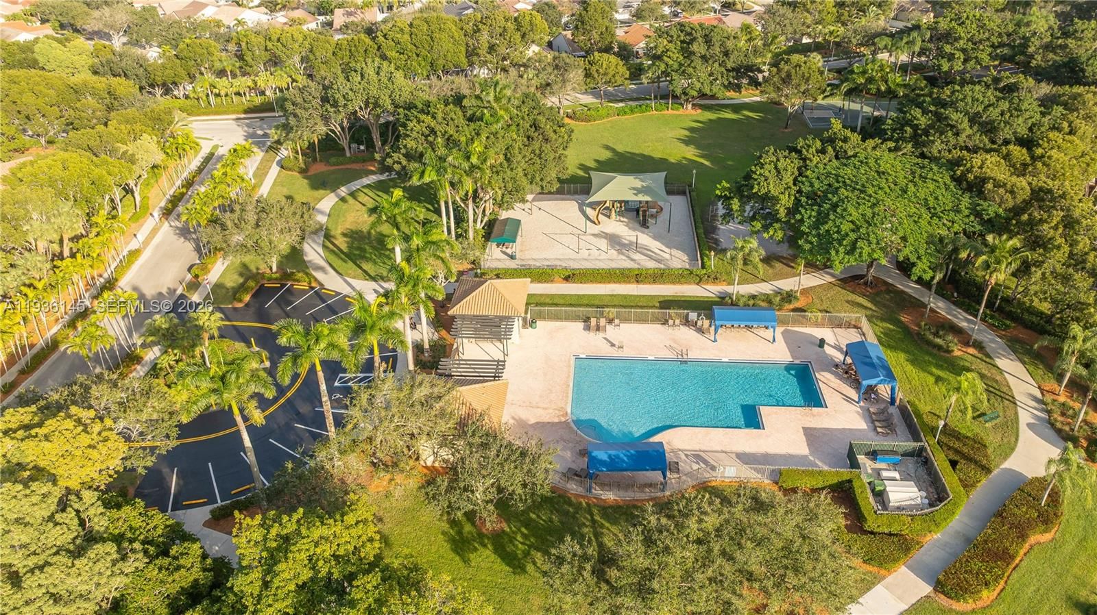 Real estate property located at 1140 Cedar Falls Dr, Broward, The Falls, Weston, FL