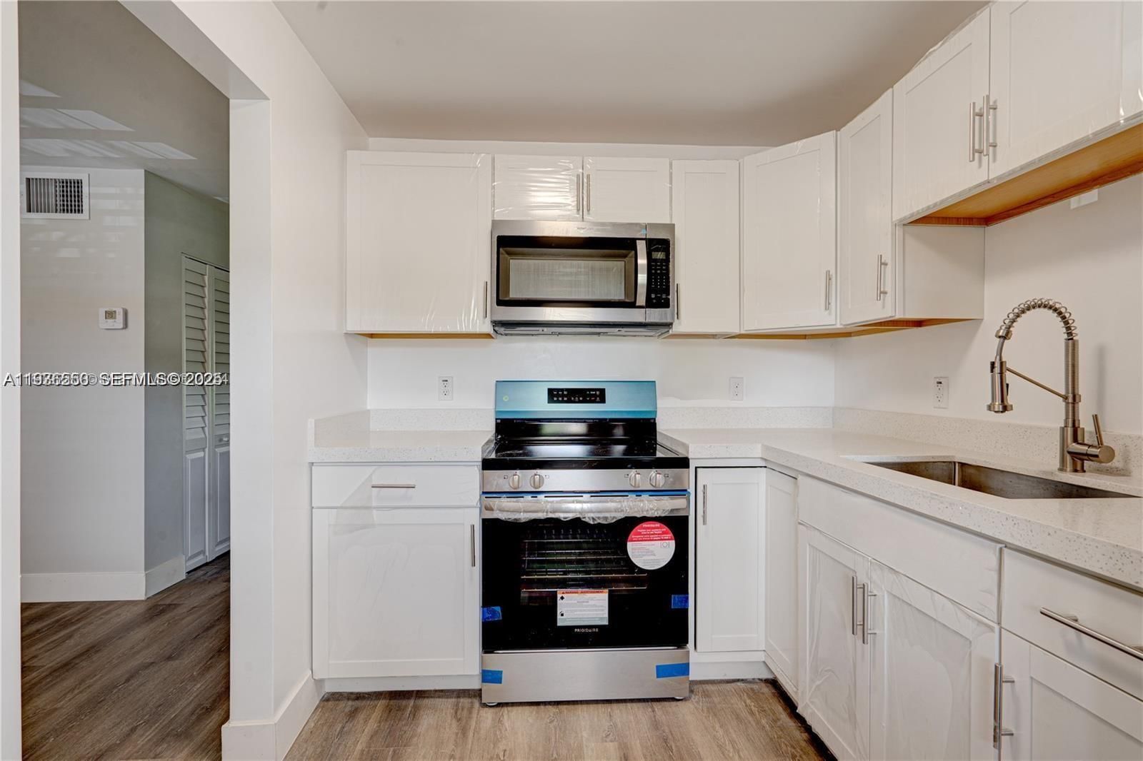 Real estate property located at 4730 10th Ct #114, Broward, Lake Park Gardens 6 Inc C, Plantation, FL
