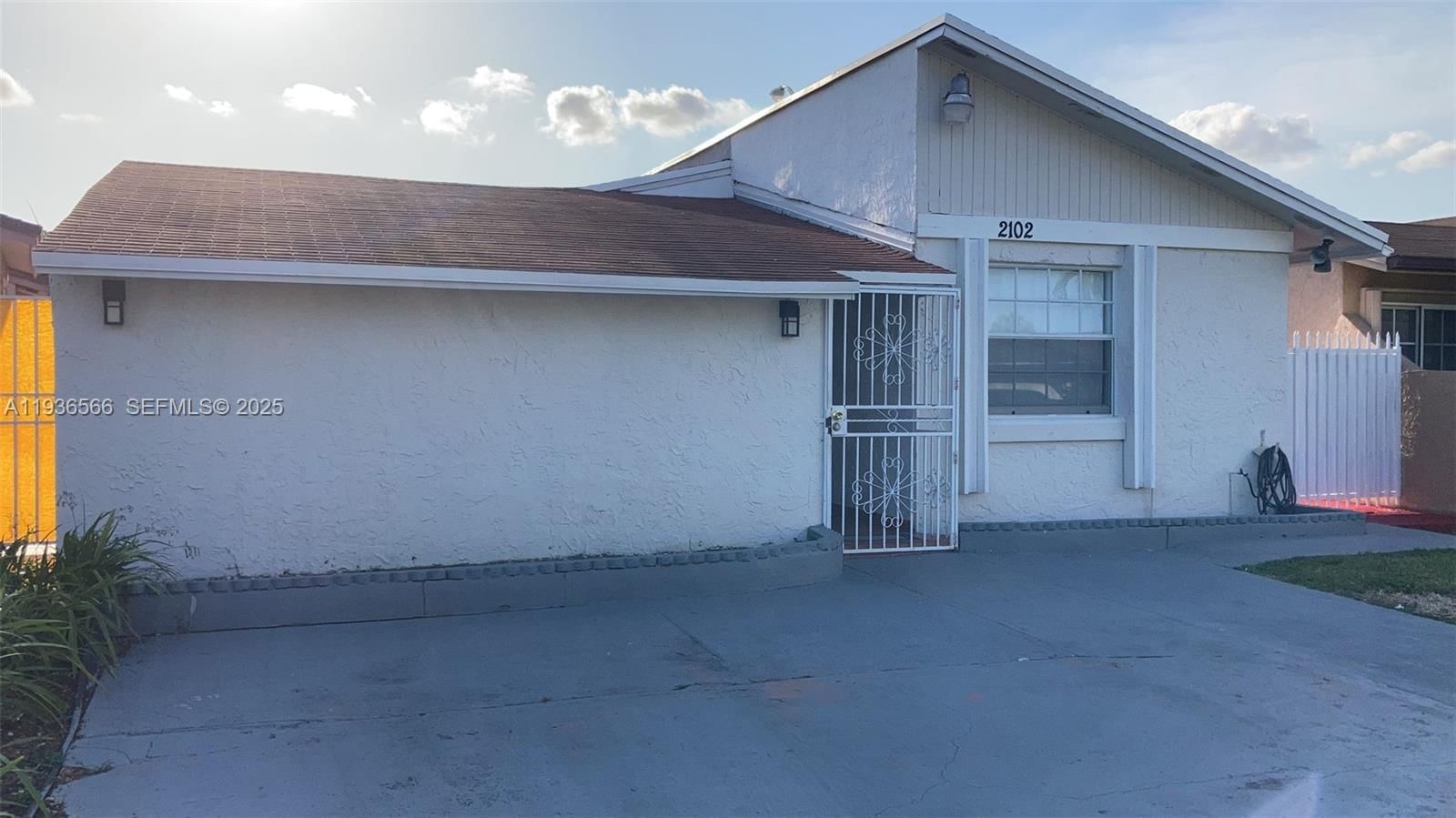 Real estate property located at 2102 106th Ct, Miami-dade, Les Chalets, Miami, FL