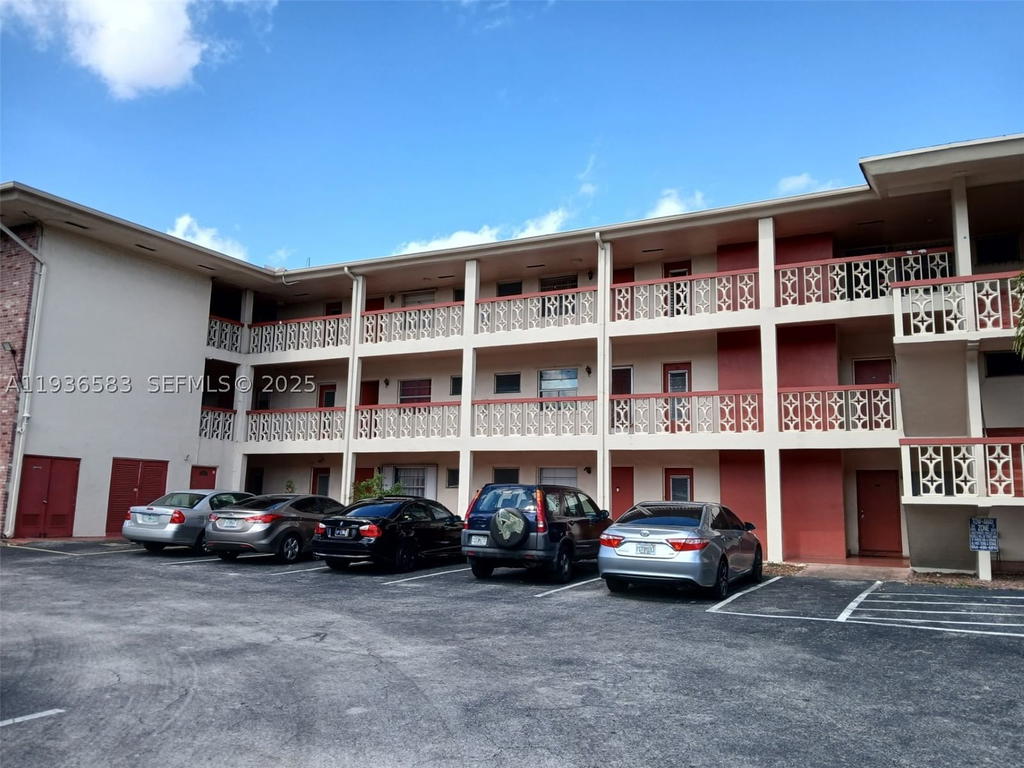 Real estate property located at 4751 10th Ct #310, Broward, Lake Park Gardens 2 Inc C, Plantation, FL