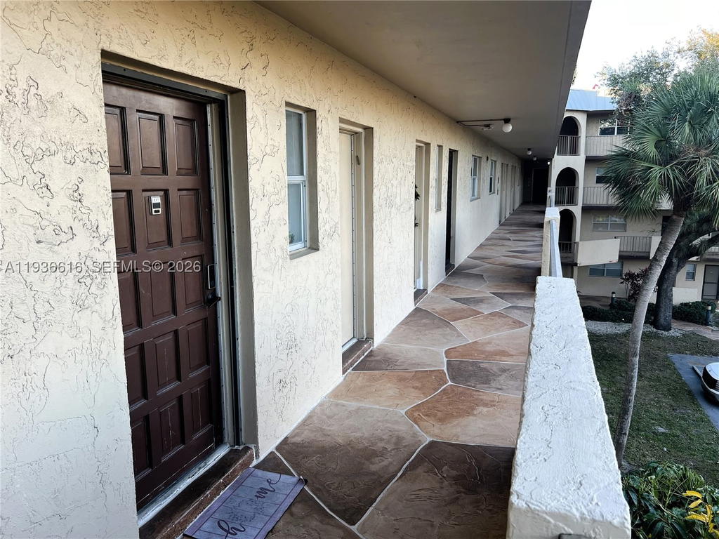 Real estate property located at 6301 Falls Cir Dr #313, Broward, Inverrary Country Club, Lauderhill, FL