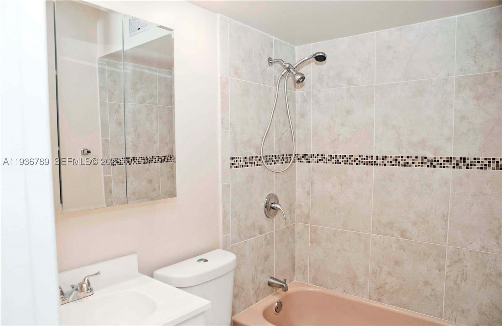 Real estate property located at 270 Layne Blvd #305, Broward, Paradise By The Sea Condo, Hallandale Beach, FL