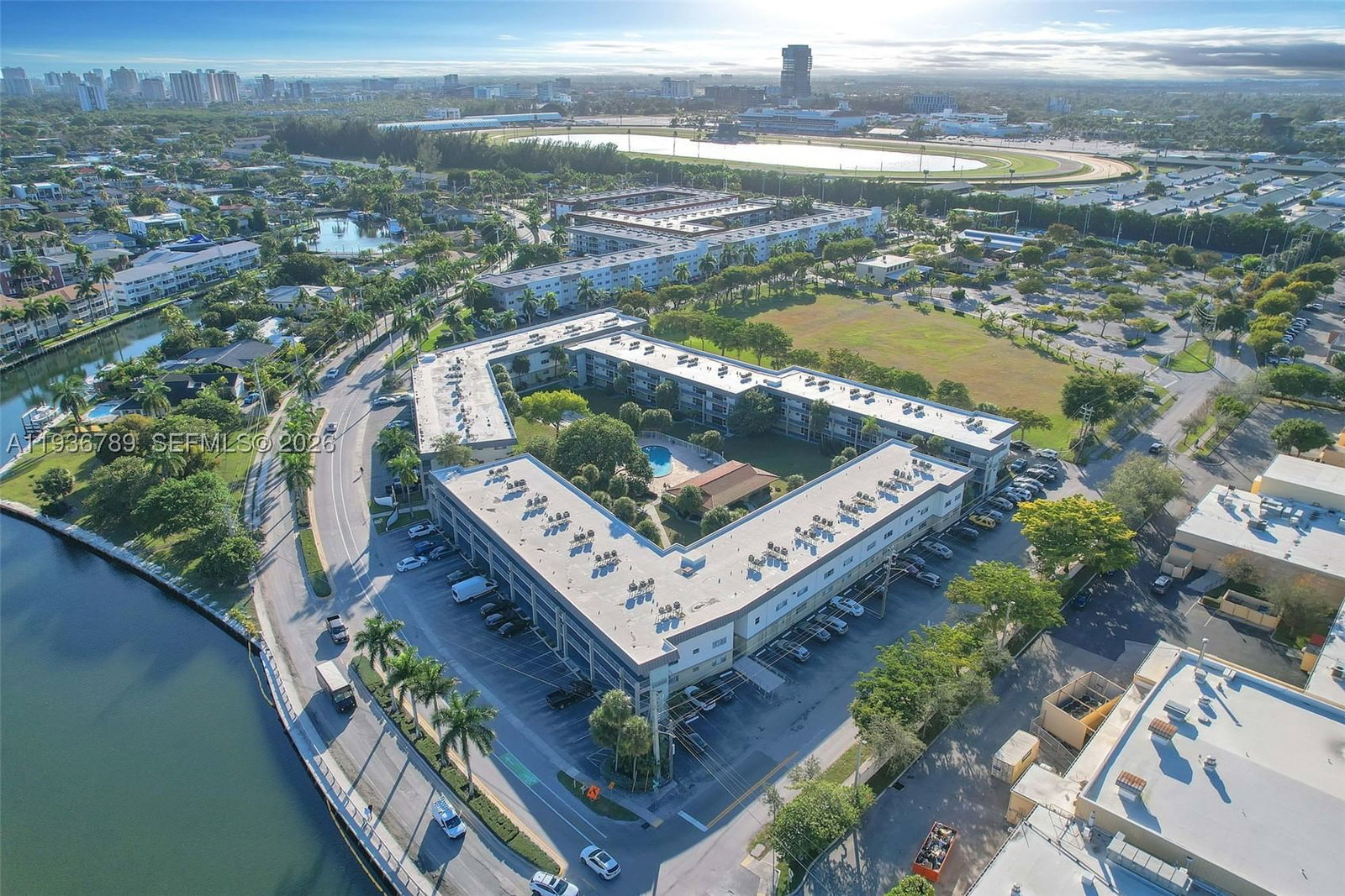 Real estate property located at 270 Layne Blvd #305, Broward, Paradise By The Sea Condo, Hallandale Beach, FL