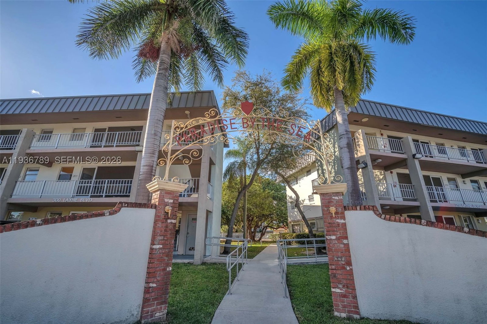 Real estate property located at 270 Layne Blvd #305, Broward, Paradise By The Sea Condo, Hallandale Beach, FL