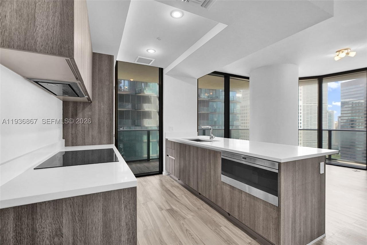 Real estate property located at 801 Miami Ave #2405, Miami-dade, 801 Sma Residences Condo, Miami, FL